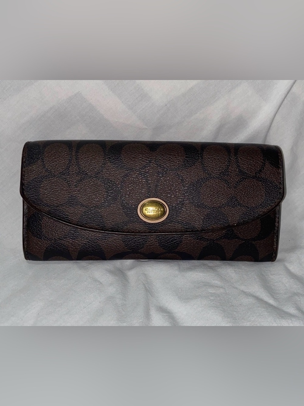 Like new Coach Peyton envelope wallet
